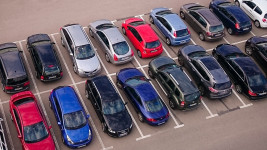 parkoviště cars-6381364 1280